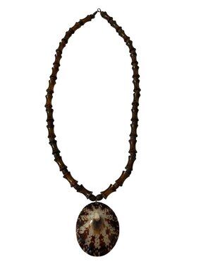 Vintage Acrylic Wood Bead Necklace Shell Pendant Boho Tribal Statement 22” Natur